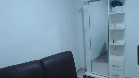 Josita rousell INSTAGRAM  majoestupy  online show from 02.02.25