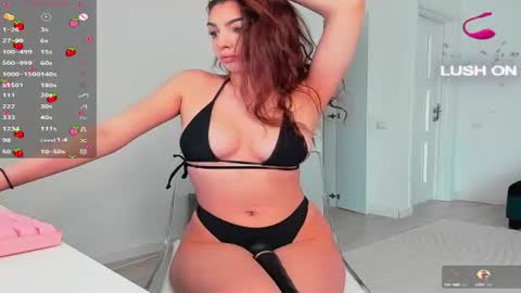 Snapshot of joyceline_fox chatting on 01.11.25 joyceline fox online show from 01.11.25