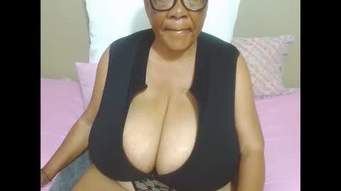 Snapshot of joycemando chatting on 02.06.26 DairyQueen online show from 02.06.26