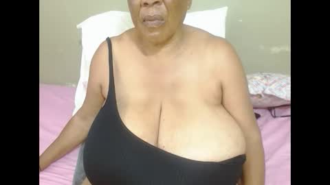 Snapshot of joycemando chatting on 02.09.26 DairyQueen online show from 02.09.26