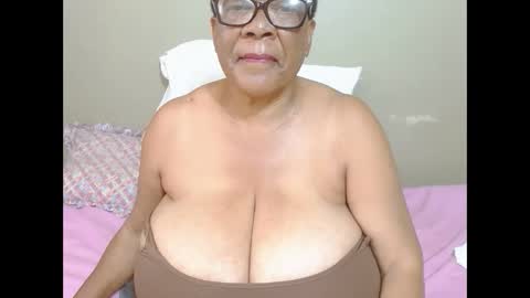 Snapshot of joycemando chatting on 02.15.26 DairyQueen online show from 02.15.26