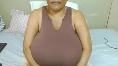 Snapshot of joycemando chatting on 02.22.26 DairyQueen online show from 02.22.26