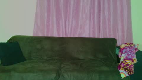 Snapshot of joyshe__vergara chatting on 12.17.25 online show from 12.17.25