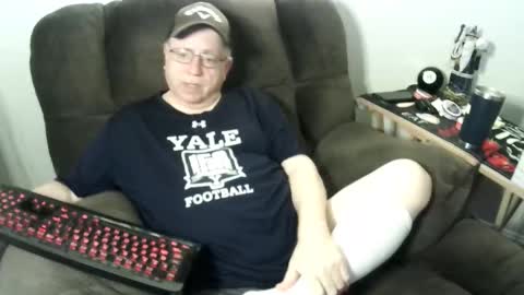 Snapshot of jpmel99 chatting on 11.27.25 jpmel99 online show from 11.27.25