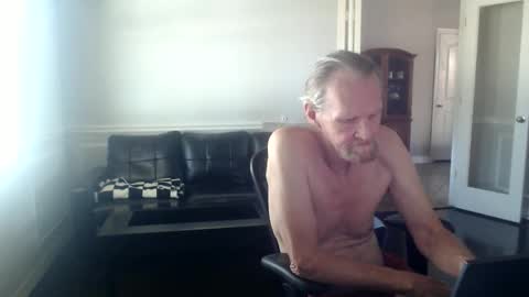Snapshot of jtull52 chatting on 05.03.26 jtull52 online show from 05.03.26