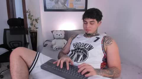 juan_alvarez18 online show from 10.10.25