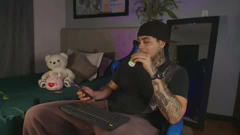 juan_alvarez18 online show from 04.09.26