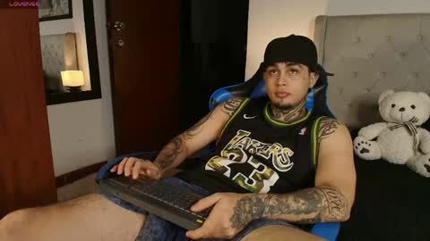 juan_alvarez18 online show from 05.21.26