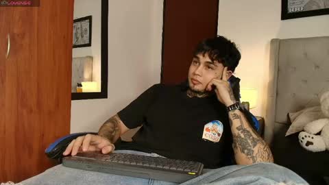 juan_alvarez18 online show from 05.25.26