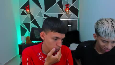 Snapshot of juan_nd_steven chatting on 05.06.26 JuanSteven online show from 05.06.26