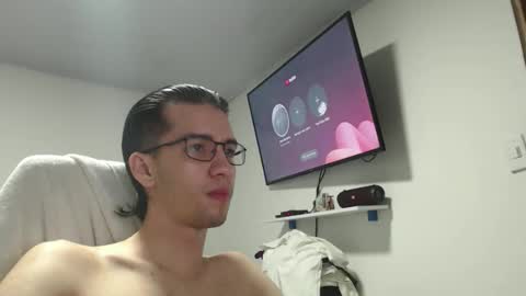 Snapshot of juanboytw chatting on 09.15.25 juanboytw online show from 09.15.25