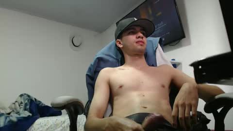 Snapshot of juanboytw chatting on 11.05.25 juanboytw online show from 11.05.25