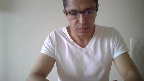 Snapshot of juanearth1 chatting on 05.13.26 juanearth1 online show from 05.13.26