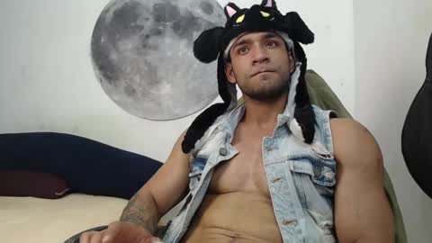 Snapshot of juanes_aristi chatting on 10.13.25 Juanes online show from 10.13.25