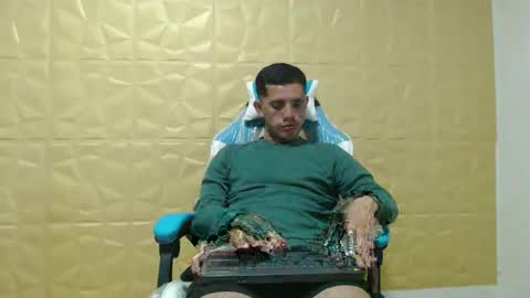 Snapshot of juanperez1999777 chatting on 09.16.25 juanperez1999777 online show from 09.16.25