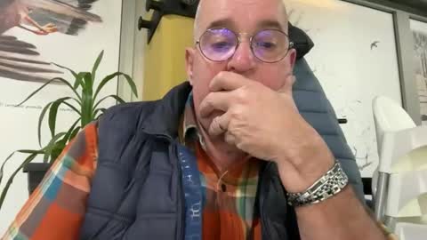 Snapshot of juantricker chatting on 12.04.25 Juan online show from 12.04.25