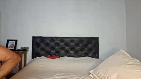 Snapshot of juanyroo chatting on 03.09.25 juanyroo online show from 03.09.25