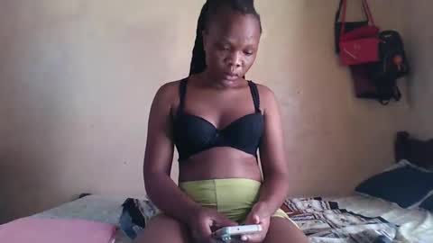 Snapshot of juice_petite3 chatting on 02.21.25 juice_petite3 online show from 02.21.25