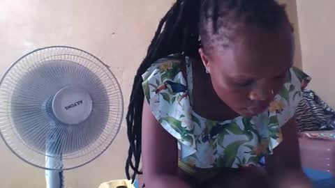 Snapshot of juice_petite3 chatting on 02.21.25 juice_petite3 online show from 02.21.25