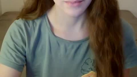 Snapshot of juicetalia chatting on 12.11.24 JuiceTalia online show from 12.11.24