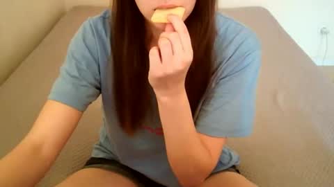 Snapshot of juicetalia chatting on 10.26.25 JuiceTalia online show from 10.26.25