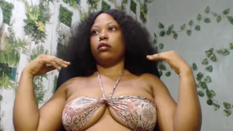 Snapshot of juicy_gold22 chatting on 12.12.24 Mariagold online show from 12.12.24