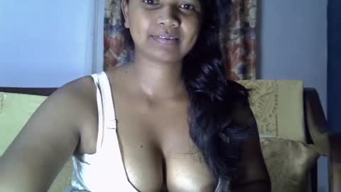 Snapshot of juicy_pretty chatting on 06.21.26 stellah online show from 06.21.26