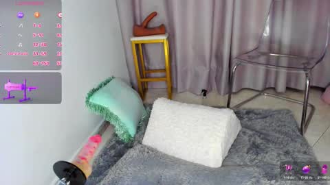 Snapshot of juicy_sky chatting on 09.19.25 Your Paradise online show from 09.19.25