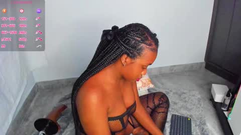 Snapshot of juicy_sky chatting on 10.16.25 Your Paradise online show from 10.16.25