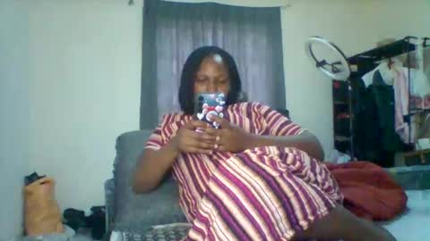 Snapshot of juicyicequeen chatting on 11.08.25 juicyicequeen online show from 11.08.25