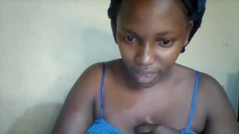 Snapshot of juicyicequeen chatting on 11.11.25 juicyicequeen online show from 11.11.25