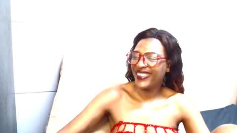 Snapshot of juicykayxxx chatting on 12.01.25 Miss Kay online show from 12.01.25