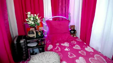 Snapshot of juicyliciousgirl chatting on 06.29.26 Den online show from 06.29.26