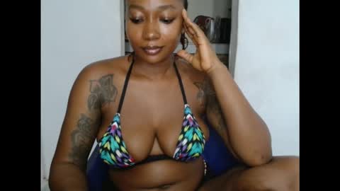 Snapshot of juicyxpink chatting on 11.23.25 juicyxpink online show from 11.23.25