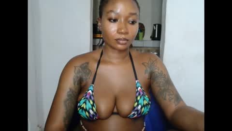 Snapshot of juicyxpink chatting on 11.27.25 juicyxpink online show from 11.27.25