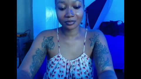 Snapshot of juicyxpink chatting on 12.16.25 juicyxpink online show from 12.16.25