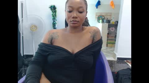 Snapshot of juicyxpink chatting on 12.20.25 juicyxpink online show from 12.20.25