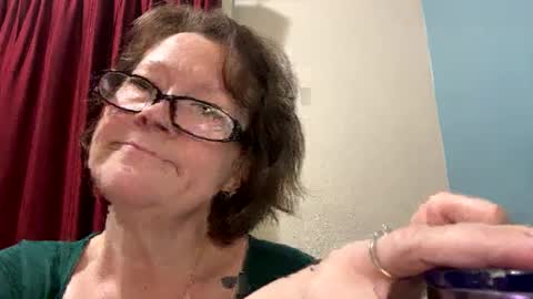 Snapshot of jujukitty chatting on 09.27.25 JuJuKitty online show from 09.27.25