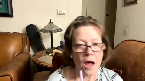 Snapshot of jujukitty chatting on 10.18.25 JuJuKitty online show from 10.18.25