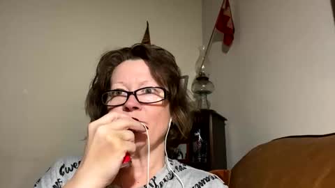 Snapshot of jujukitty chatting on 10.20.25 JuJuKitty online show from 10.20.25