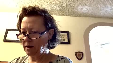 Snapshot of jujukitty chatting on 10.20.25 JuJuKitty online show from 10.20.25