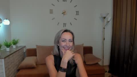julia__cherry_ online show from 02.08.25