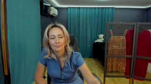 julia__cherry_ online show from 10.12.25