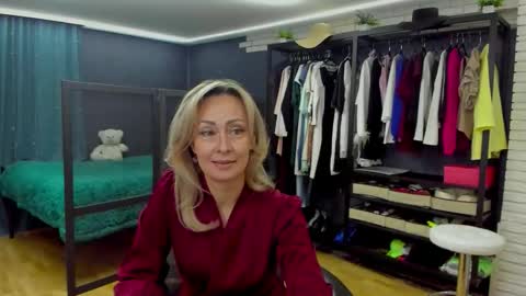 julia__cherry_ online show from 12.19.25