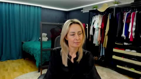 julia__cherry_ online show from 04.20.26