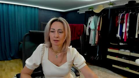julia__cherry_ online show from 04.24.26