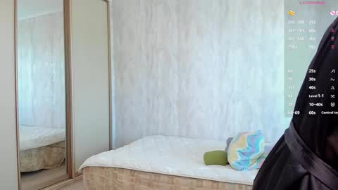 Snapshot of julia_frey chatting on 09.27.25 Julia online show from 09.27.25