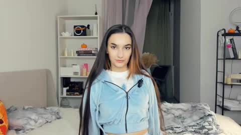 Snapshot of julia_jess chatting on 10.20.25 Evelin online show from 10.20.25