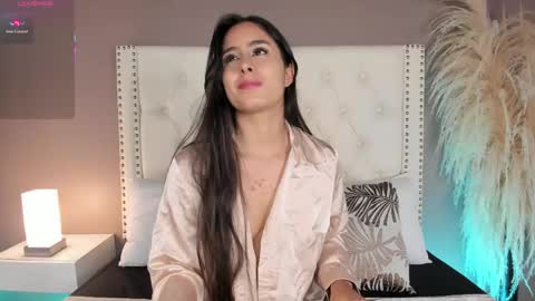 Snapshot of julia_martinezz_ chatting on 06.05.26 J U L IA M A R T I N E Z online show from 06.05.26