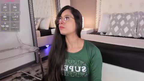 J U L IA   M A R T I N E Z online show from 06.24.26